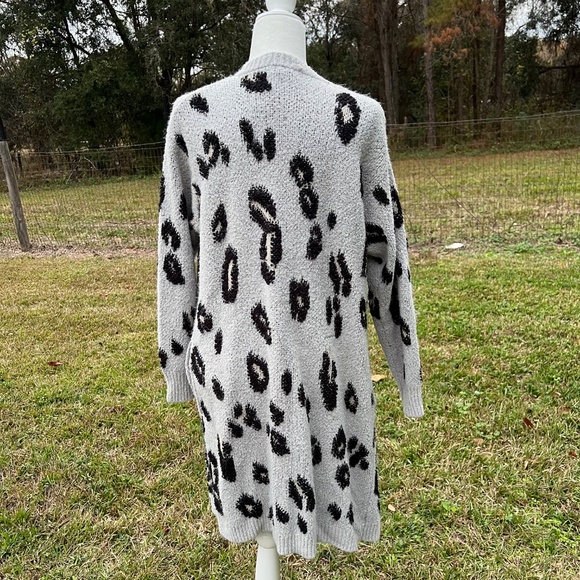 Cheetah Print Cardigan - Picture 4 of 5